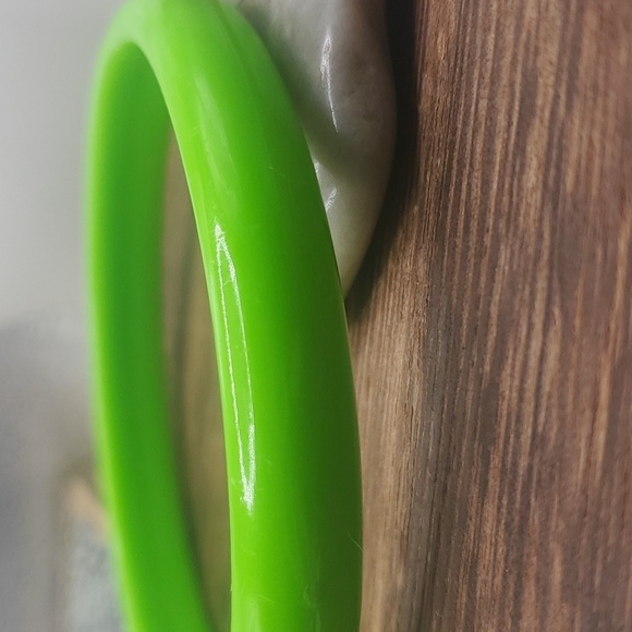 B2507 lime green bracelet bangle - Picture 2 of 2